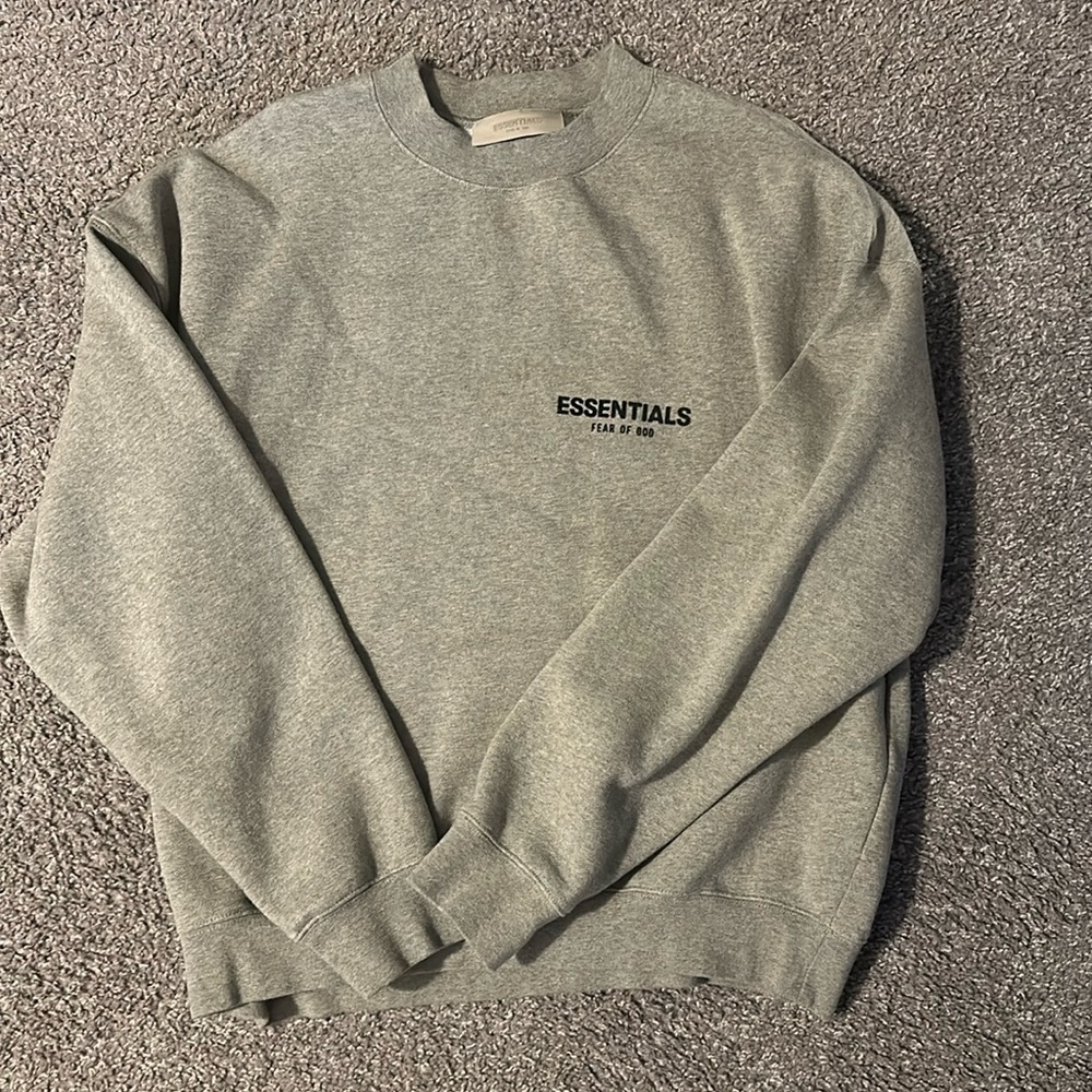 Essentials Crewneck excellent condition! Very cheap!
